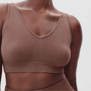 Everlane The Seamless Bra in Acorn